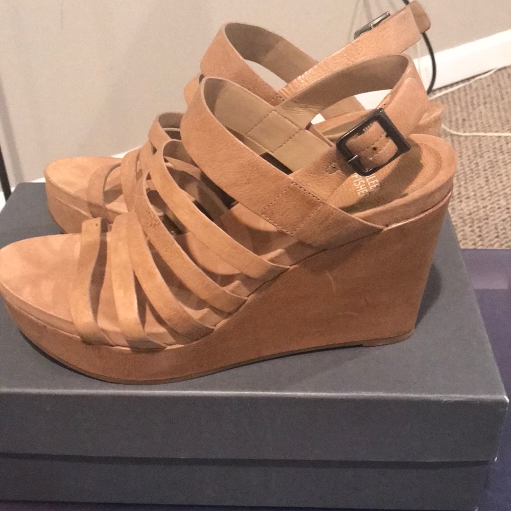 SHOES - Picture 3 of 3